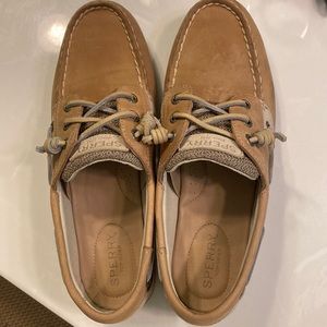 Barely used Sperry’s